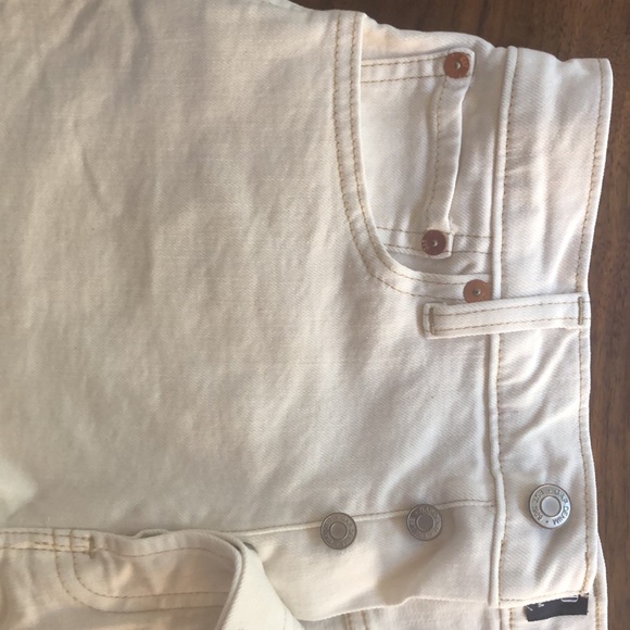 Aesthetic cream gap denim “cheeky short” shorts. - Picture 2 of 5